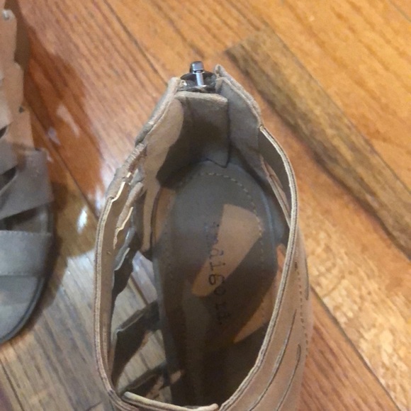 Heels - Picture 3 of 4